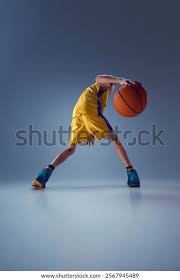 有谁注意到，昨晚比赛中，杨鸣的表情举动，都在发出无声的抗议啊