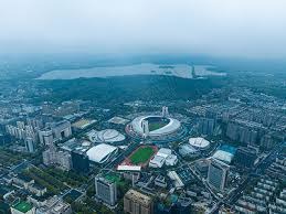 轮盘“全押”冲动：极端下注如何制造短暂掌控幻觉？（孤注一掷的轮盘冲动：极端押注为何让人产生短暂的控制错觉？）