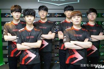 塞尔维亚全队合影：约基奇严肃站在后排角落 全力冲击欧锦赛冠军