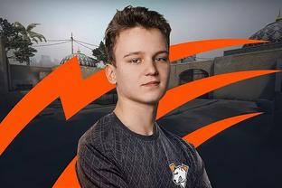 合作愉快！西媒：什琴斯尼已向队友透露有意续约，巴萨打算续一年.