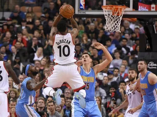 体育CBA全明星赛：李添荣荣膺扣篮大赛冠军